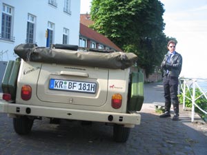 Frank Boese mit VW 181 - Rheinufer